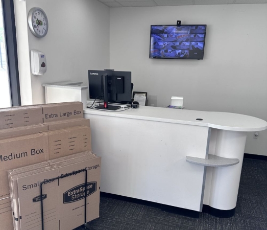 Facility photo: //images.sparefoot.com/medium/24032669943206363b1.jpg