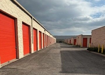 Facility photo: //images.sparefoot.com/medium/24032669943206ecb2a.jpg