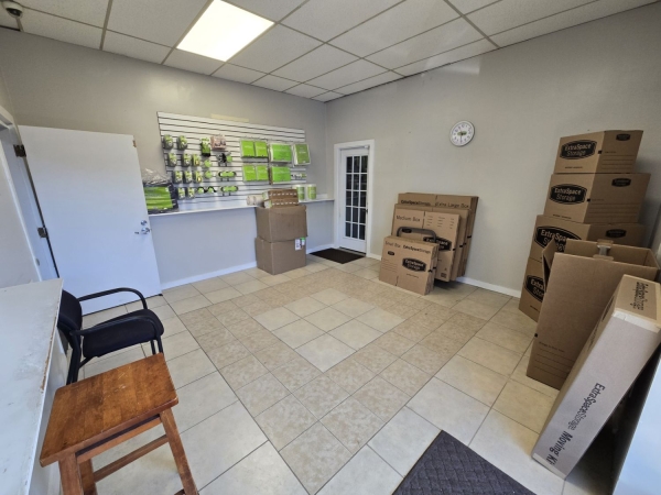 Facility photo: //images.sparefoot.com/medium/2403286994314b92778.jpg