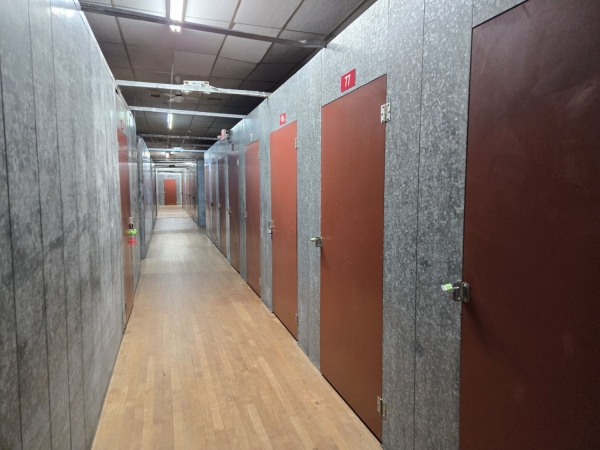 Facility photo: //images.sparefoot.com/medium/2403286994314c79316.jpg