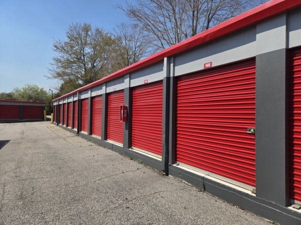 Facility photo: //images.sparefoot.com/medium/2403286994314d5f59c.jpg