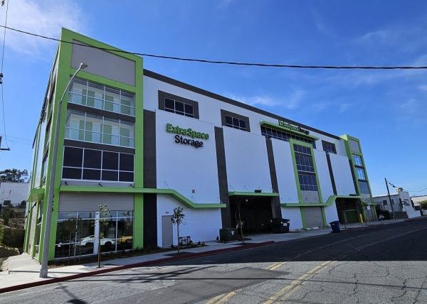 Facility photo: //images.sparefoot.com/medium/240330699432200a400.jpg