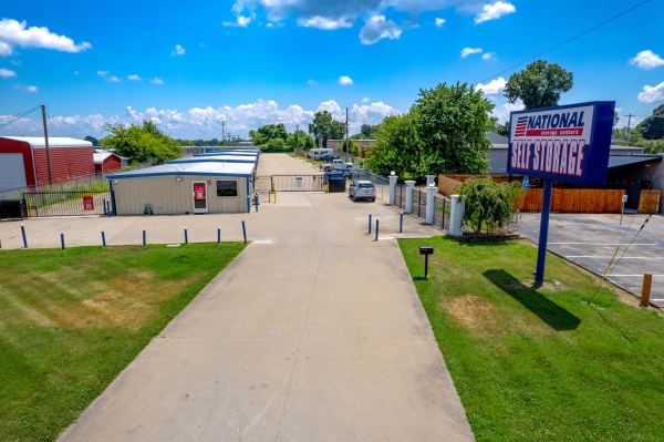 Facility photo: //images.sparefoot.com/medium/240392687576df82a09.jpg