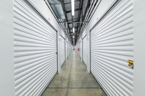 Facility photo: //images.sparefoot.com/medium/24039868a61c9ddda8c.jpg