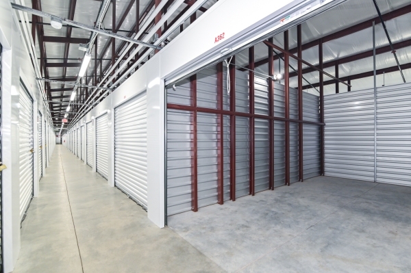 Facility photo: //images.sparefoot.com/medium/24039868a61cb678f49.jpg