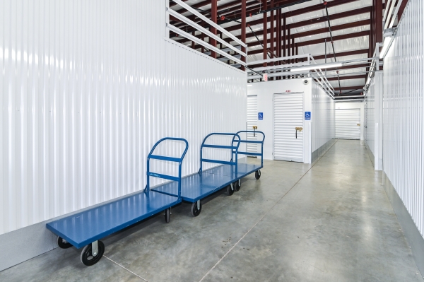 Facility photo: //images.sparefoot.com/medium/24039868a61cb9c9f77.jpg