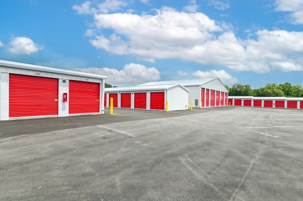 Facility photo: //images.sparefoot.com/medium/24039868a61ce43cd23.jpg