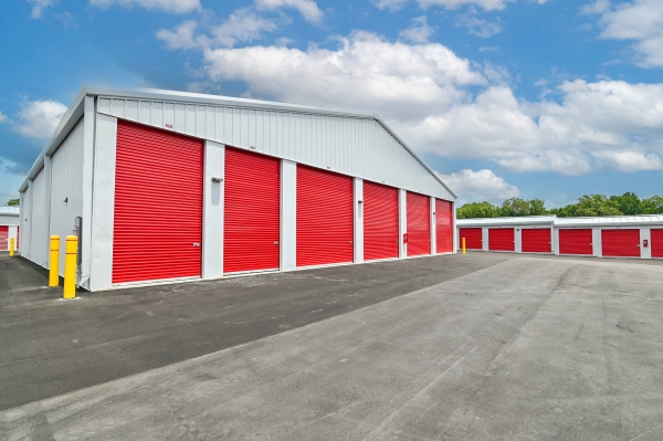 Facility photo: //images.sparefoot.com/medium/24039868a61ce5f2fde.jpg