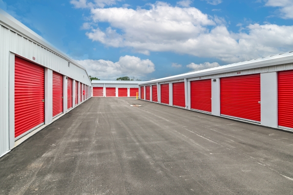 Facility photo: //images.sparefoot.com/medium/24039868a61ce7e5d0e.jpg