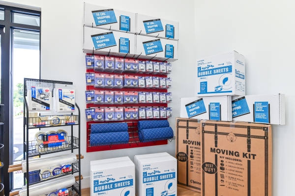 Facility photo: //images.sparefoot.com/medium/24039868a61e45a7446.jpg