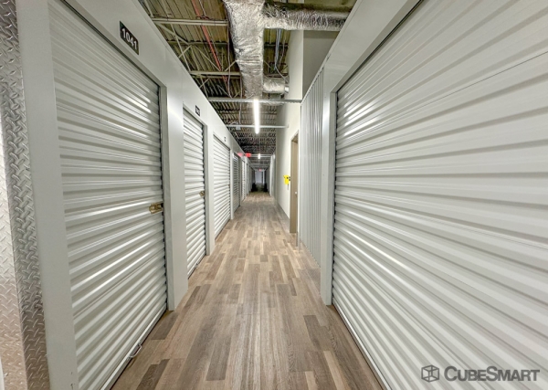 Facility photo: //images.sparefoot.com/medium/240410688084ccd05ec.jpg