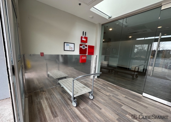 Facility photo: //images.sparefoot.com/medium/240410688084cde5c0d.jpg