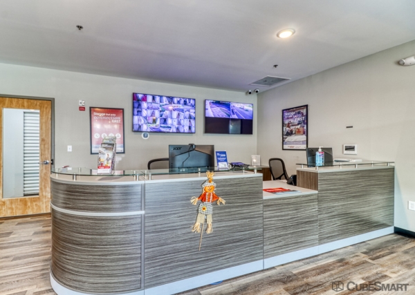 Facility photo: //images.sparefoot.com/medium/2404106943b0841bde9.jpg