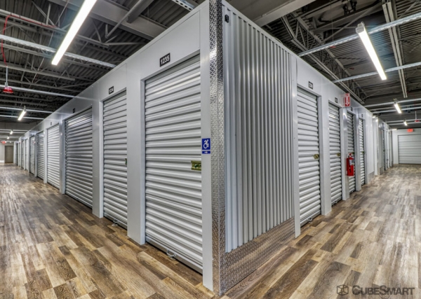 Facility photo: //images.sparefoot.com/medium/240410695f61d936e10.jpg