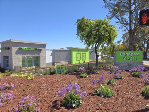 Facility photo: //images.sparefoot.com/medium/2404156994312407537.jpg