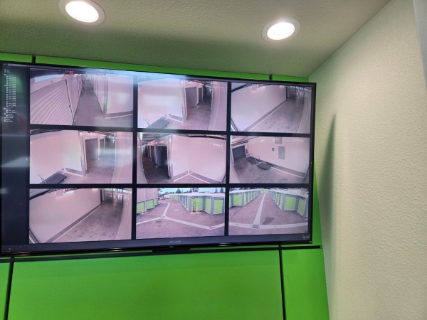 Facility photo: //images.sparefoot.com/medium/2404156994312526c99.jpg