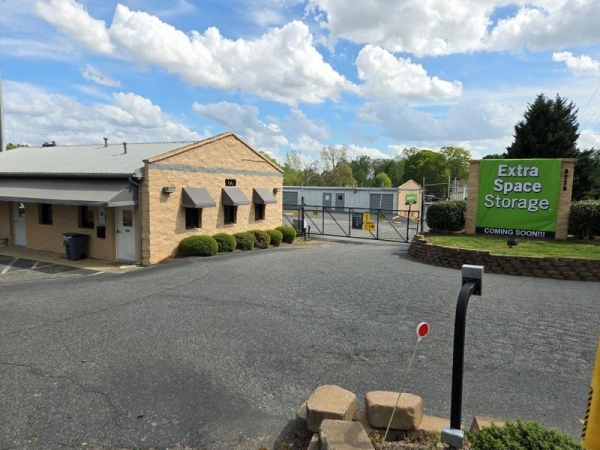 Storage Units at Extra Space Storage - 6816 - Huntersville - Beatties Ford Rd - 9220 Beatties Ford Road