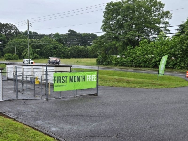 Facility photo: //images.sparefoot.com/medium/2404216903da68520c8.jpg