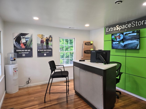 Facility photo: //images.sparefoot.com/medium/240421699431bfccda2.jpg