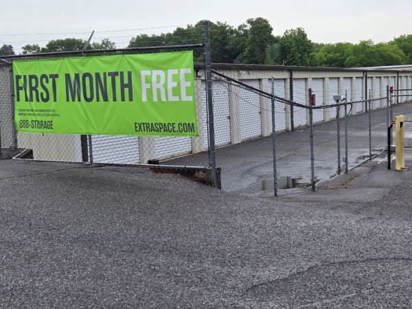Facility photo: //images.sparefoot.com/medium/240421699431c1ed795.jpg