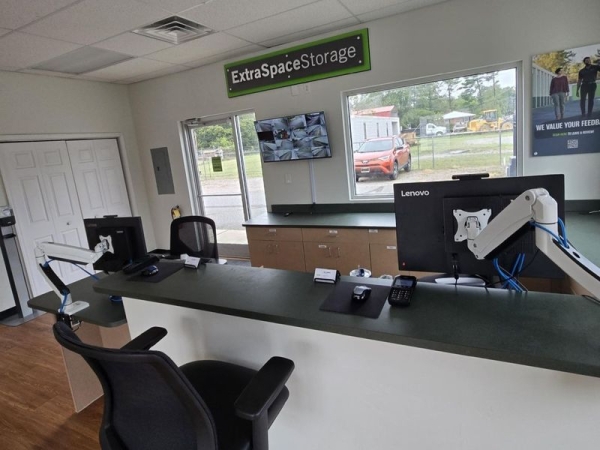 Facility photo: //images.sparefoot.com/medium/2404326903b257e8920.jpg