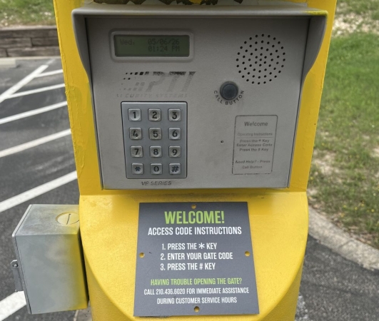 Facility photo: //images.sparefoot.com/medium/2404346a0b06fb8ea84.jpg