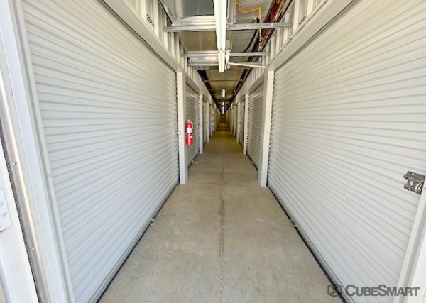 Facility photo: //images.sparefoot.com/medium/24046468807ead3e73b.jpg