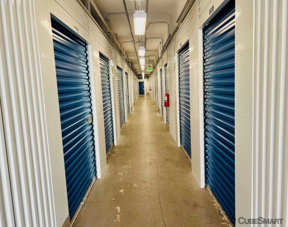 Facility photo: //images.sparefoot.com/medium/2404686880ae6052bbc.jpg