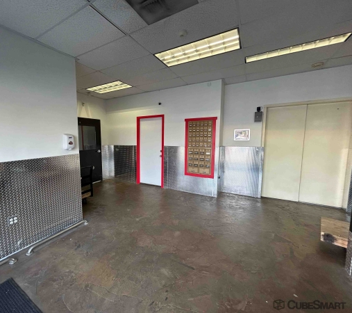 Facility photo: //images.sparefoot.com/medium/24046869034621aa572.jpg