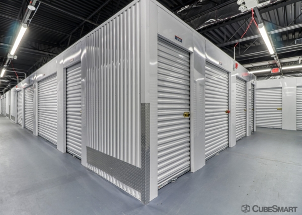 Facility photo: //images.sparefoot.com/medium/2404786971ea49909fb.jpg