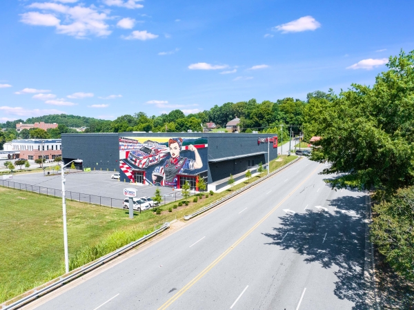 Facility photo: //images.sparefoot.com/medium/2404966914ef382670a.jpg