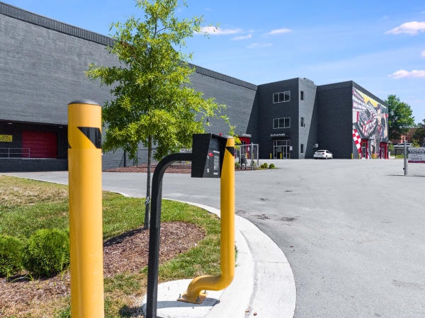 Facility photo: //images.sparefoot.com/medium/2404966914ef3a0e415.jpg