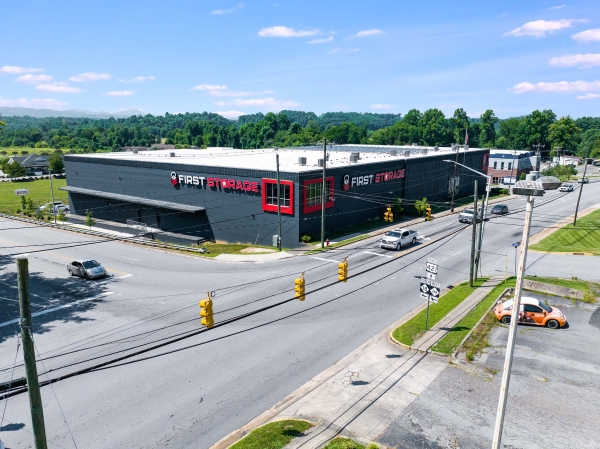 Facility photo: //images.sparefoot.com/medium/2404966914ef3e128ea.jpg