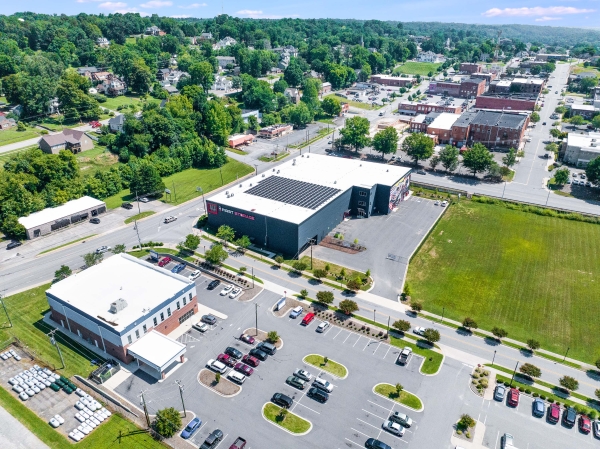 Facility photo: //images.sparefoot.com/medium/2404966914ef40126f3.jpg