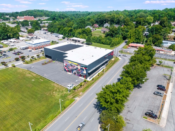 Facility photo: //images.sparefoot.com/medium/2404966914ef42140fa.jpg