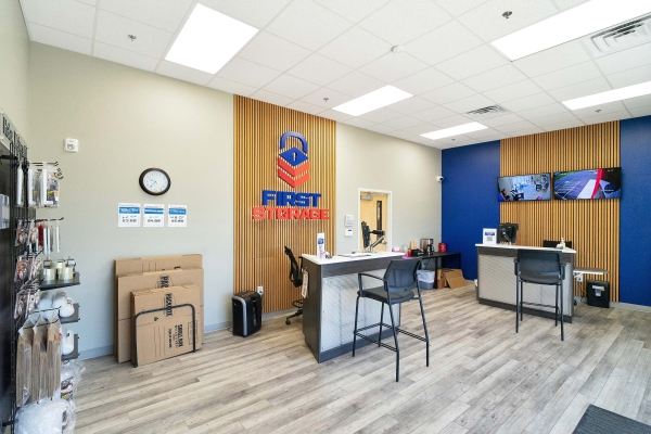 Facility photo: //images.sparefoot.com/medium/2404966914ef4842aef.jpg