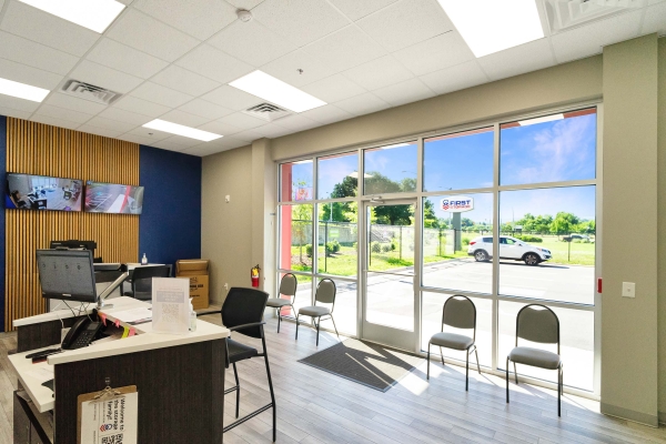 Facility photo: //images.sparefoot.com/medium/2404966914ef4be08f5.jpg