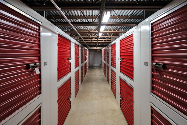 Facility photo: //images.sparefoot.com/medium/2404966914ef4f25fa6.jpg