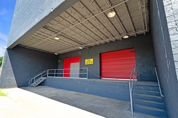 Facility photo: //images.sparefoot.com/medium/2404966914ef527ff88.jpg