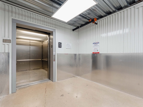 Facility photo: //images.sparefoot.com/medium/2404976915709f4706c.jpg