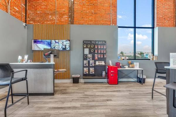 Facility photo: //images.sparefoot.com/medium/2405186914dd0046799.jpg