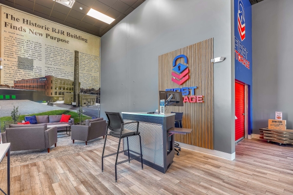 Facility photo: //images.sparefoot.com/medium/2405186914dd01f311a.jpg