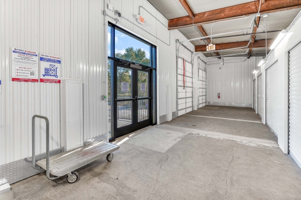 Facility photo: //images.sparefoot.com/medium/2405186914dd0f35c12.jpg