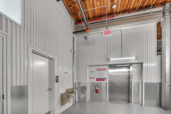 Facility photo: //images.sparefoot.com/medium/2405186914dd10dee87.jpg