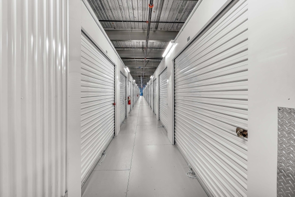 Facility photo: //images.sparefoot.com/medium/2405186914dd15d4f2a.jpg