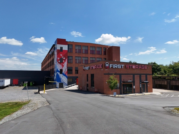 Facility photo: //images.sparefoot.com/medium/2405186914dd17ab0cf.jpg