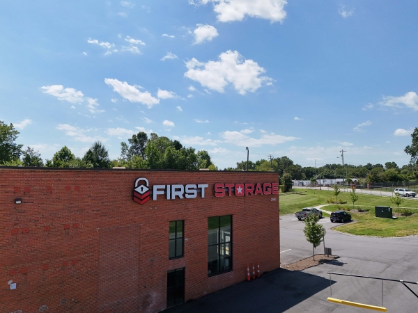 Facility photo: //images.sparefoot.com/medium/2405186914dd196f427.jpg