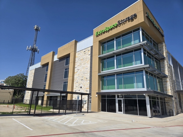 Facility photo: //images.sparefoot.com/medium/2405256994315c99a0a.jpg