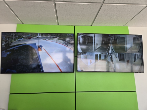 Facility photo: //images.sparefoot.com/medium/240525699431625f79d.jpg