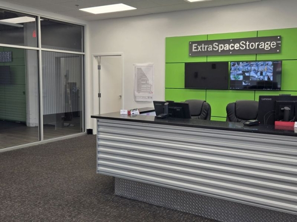 Facility photo: //images.sparefoot.com/medium/2405266903b89c969f5.jpg